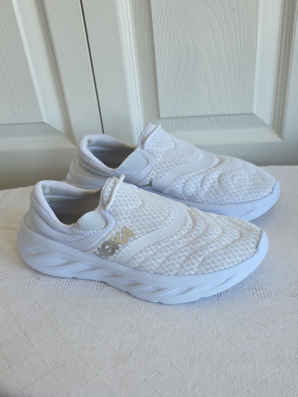 HOKA ONE ONE Women's Ora Recovery Shoe 2 White Slip-On Sneakers Size 8